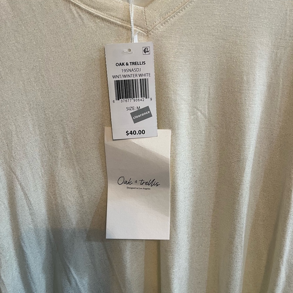 Oak & Trellis Cream Glitter V-Neck Short Sleeve Top - Picture 4 of 4